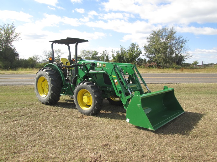 John Deere Combo- Hay Spear and Pallet Forks • Express Steel Inc